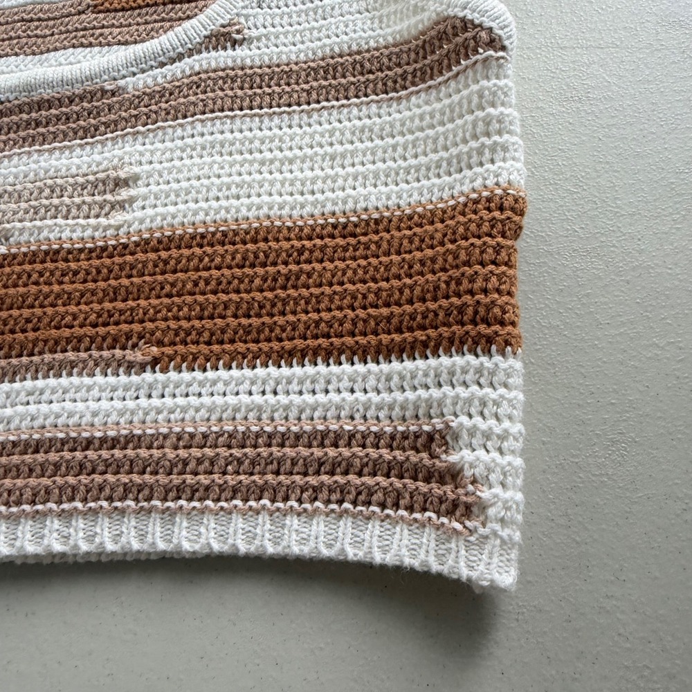 Le Lis Collection Women's S Tan Brown Abstract Stripe Crochet Knit Crop Tank Top - Picture 10 of 10